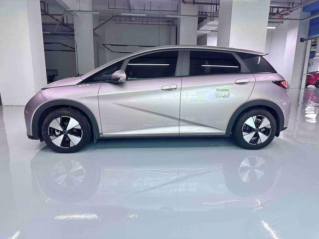 BYD Dolphin 2023 thumb 12