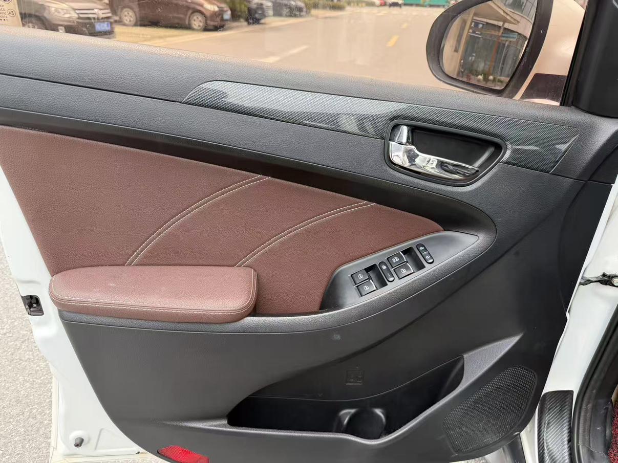 Dongfeng Fengon 580 2018 thumb 5