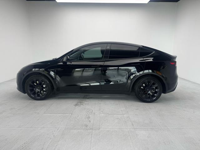 Tesla Model Y 2022 thumb 2