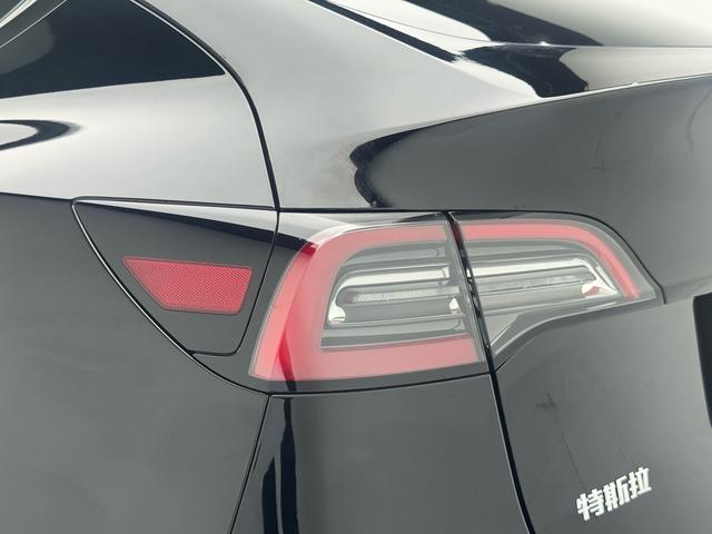 Tesla Model Y 2022 thumb 11