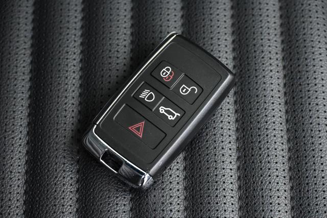 Land Rover Discovery Sport 2024 thumb 9