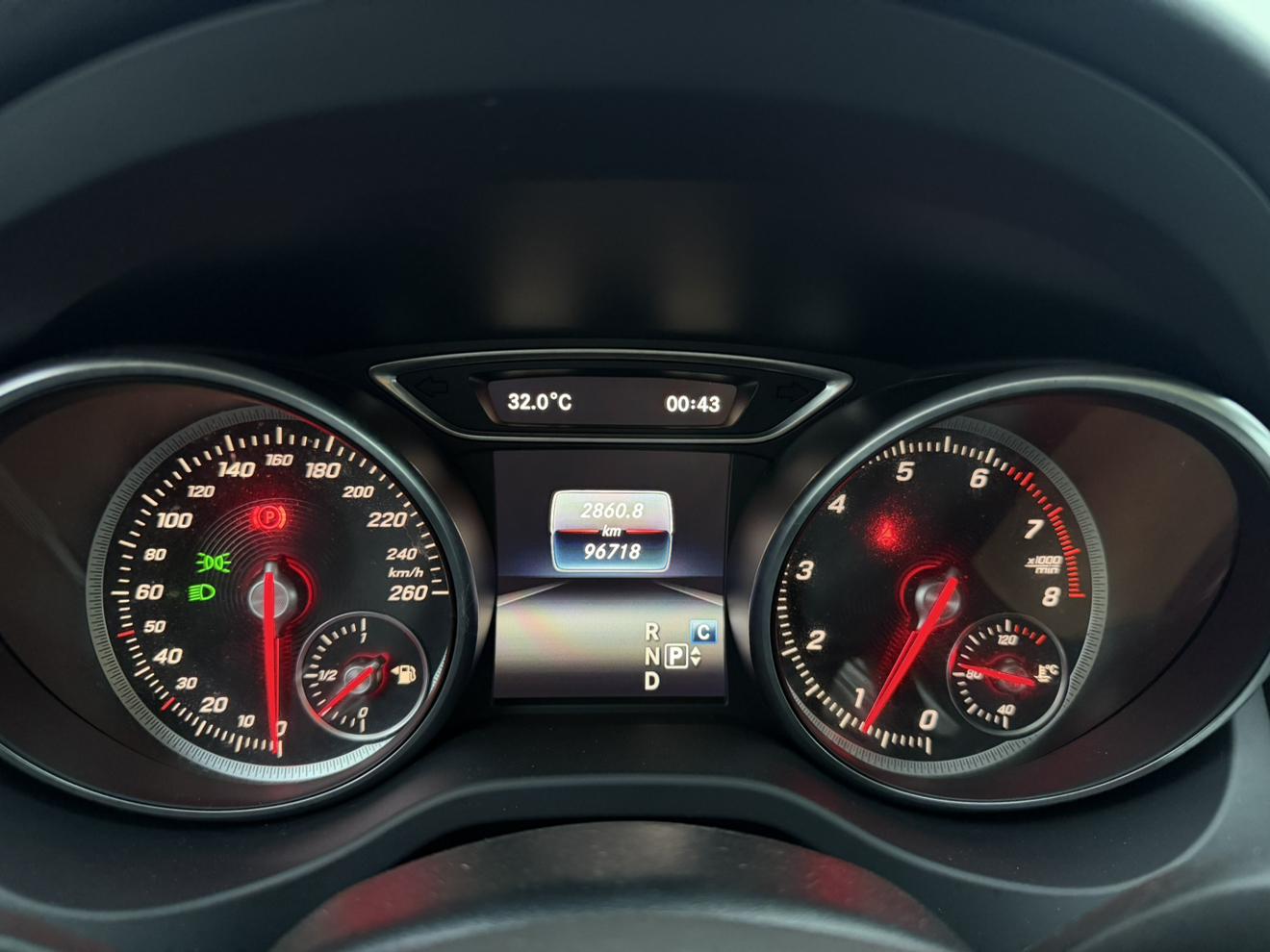 Mercedes-Benz GLA 2017 thumb 9