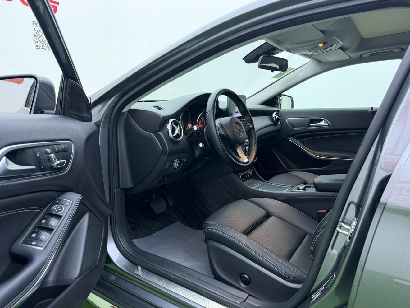 Mercedes-Benz GLA 2017 thumb 11