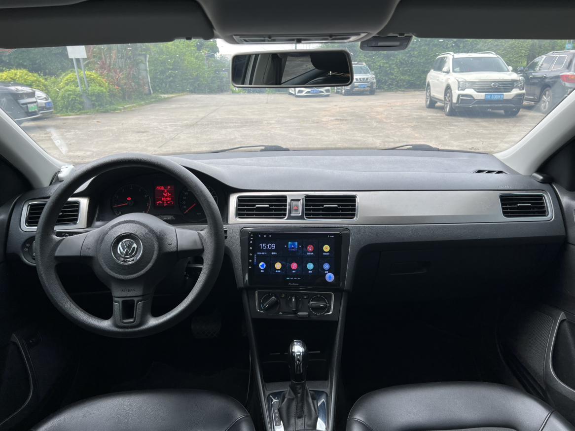 Volkswagen Santana 2013 thumb 10