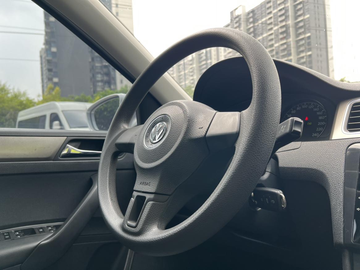 Volkswagen Santana 2013 thumb 11