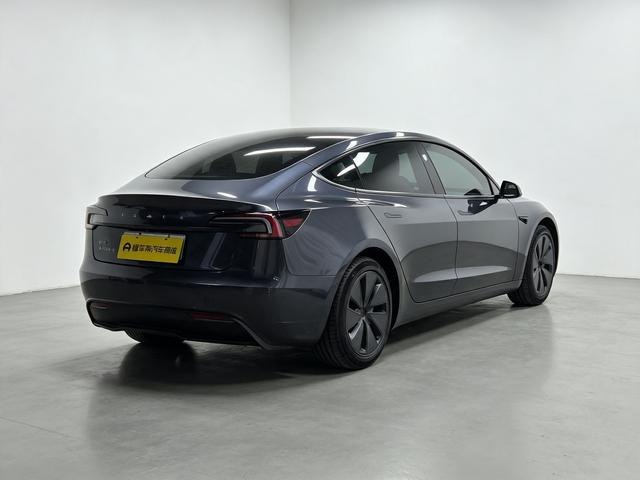 Tesla Model 3 2023 thumb 5