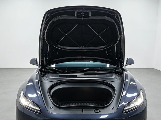 Tesla Model 3 2023 thumb 8