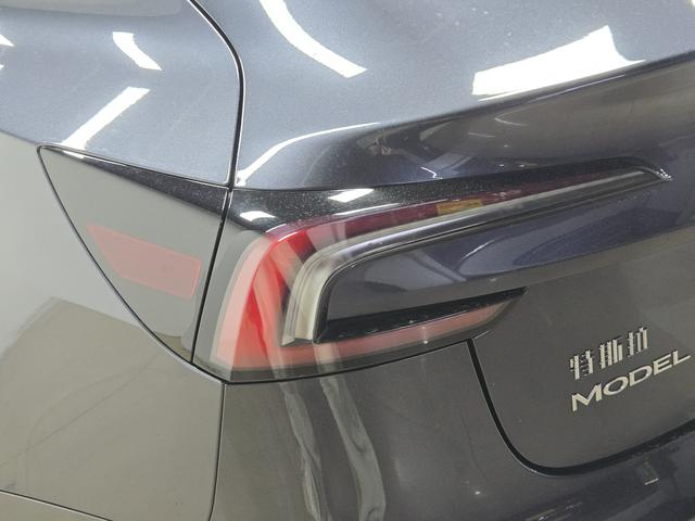 Tesla Model 3 2023 thumb 11