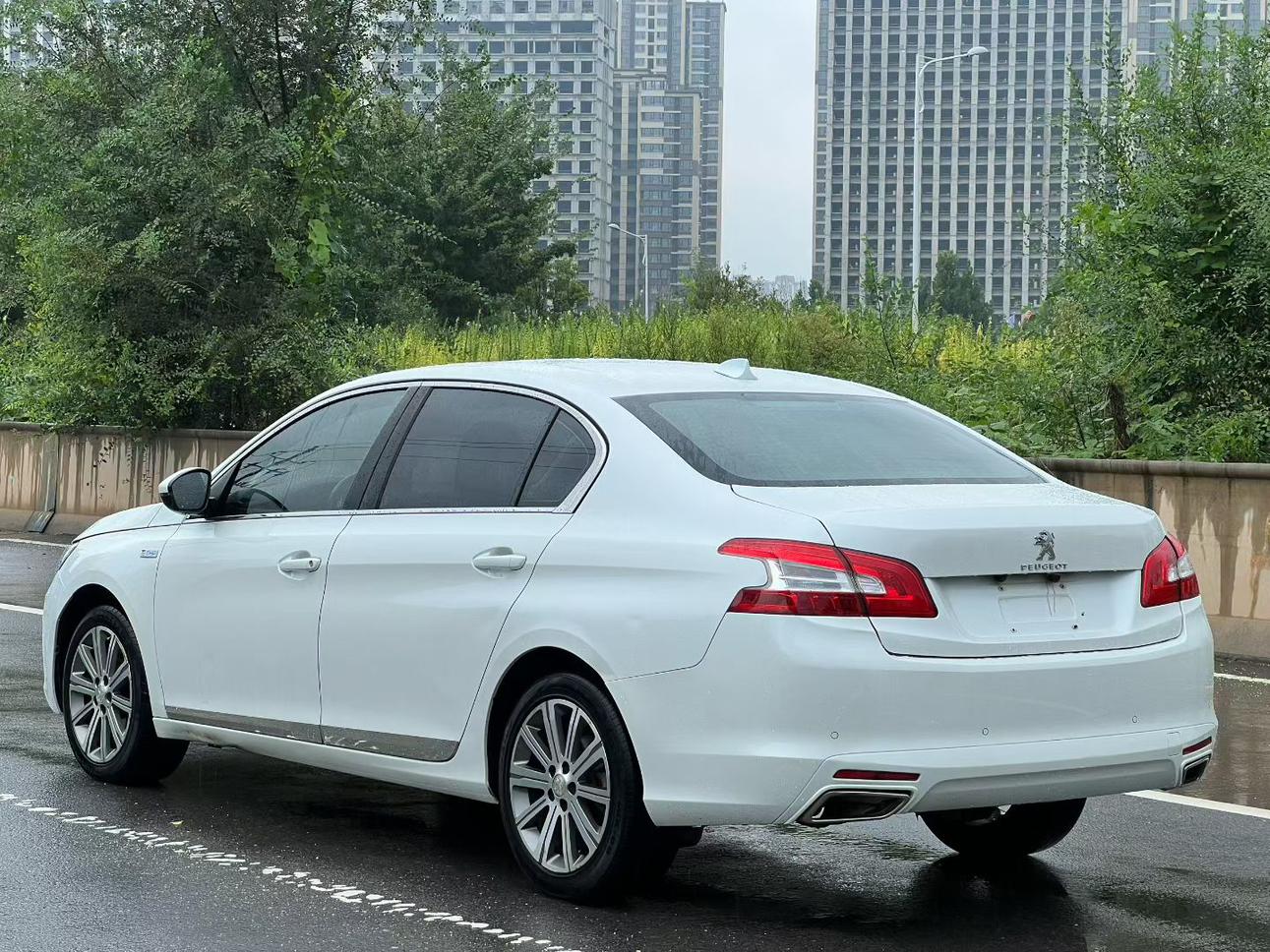 Peugeot 408 2016 thumb 2