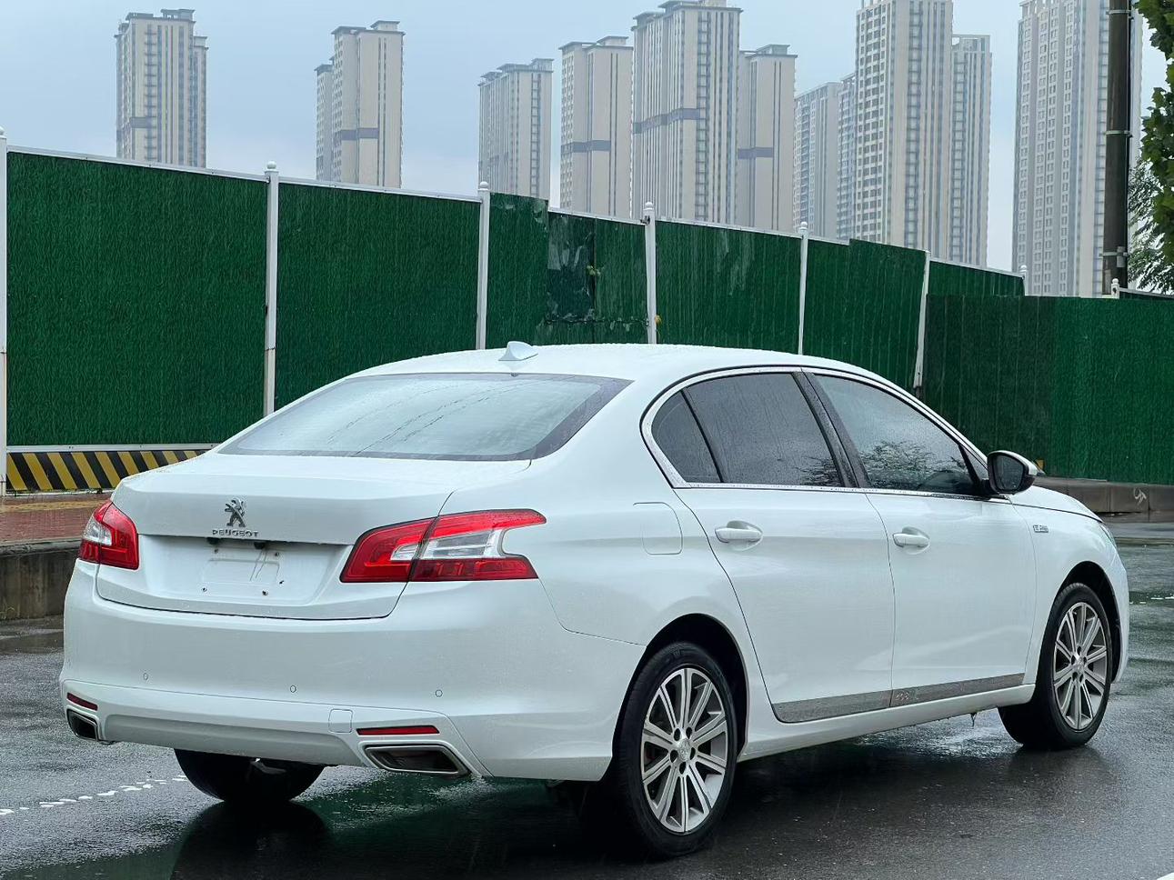 Peugeot 408 2016 thumb 4