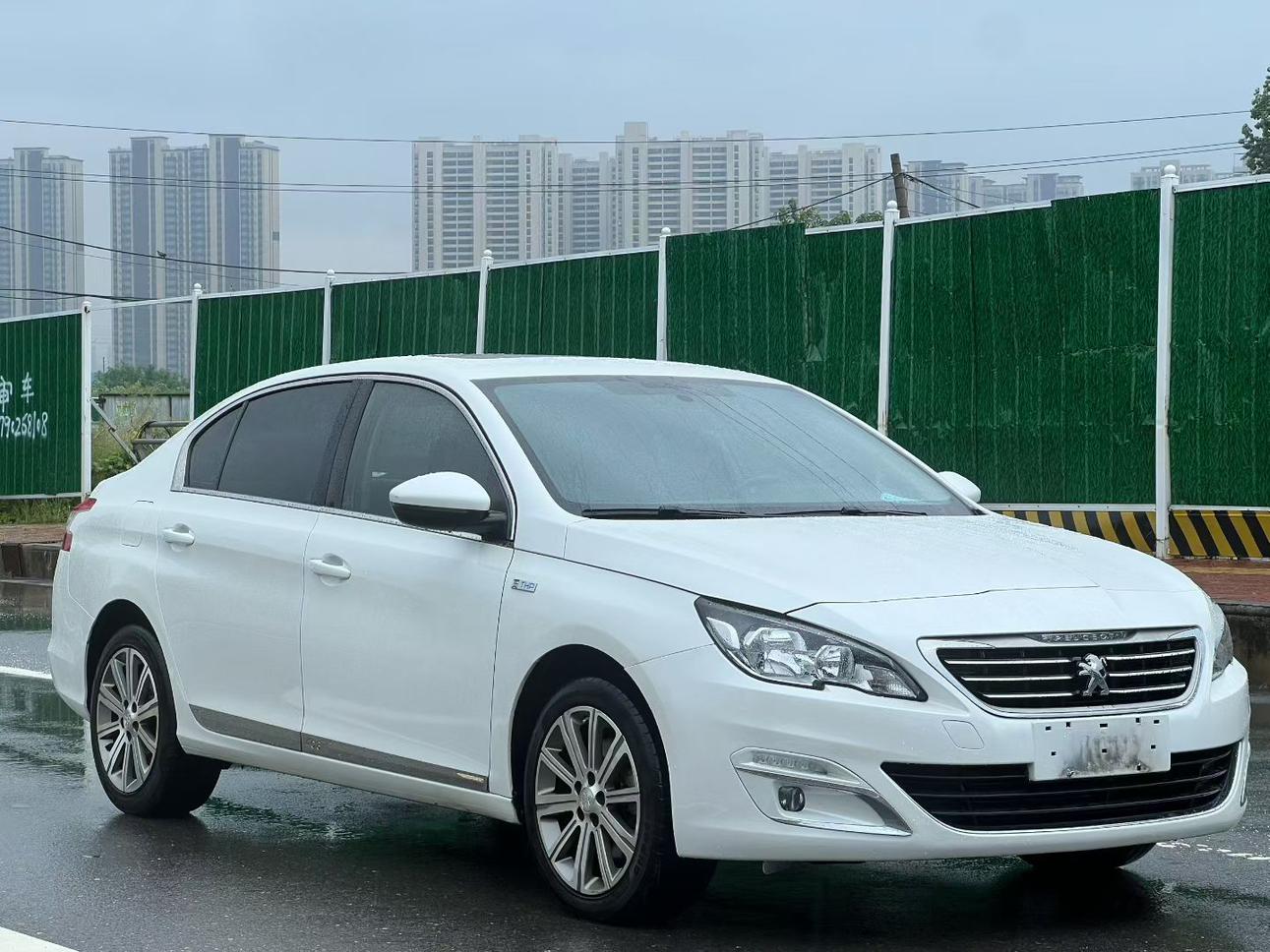 Peugeot 408 2016 thumb 10