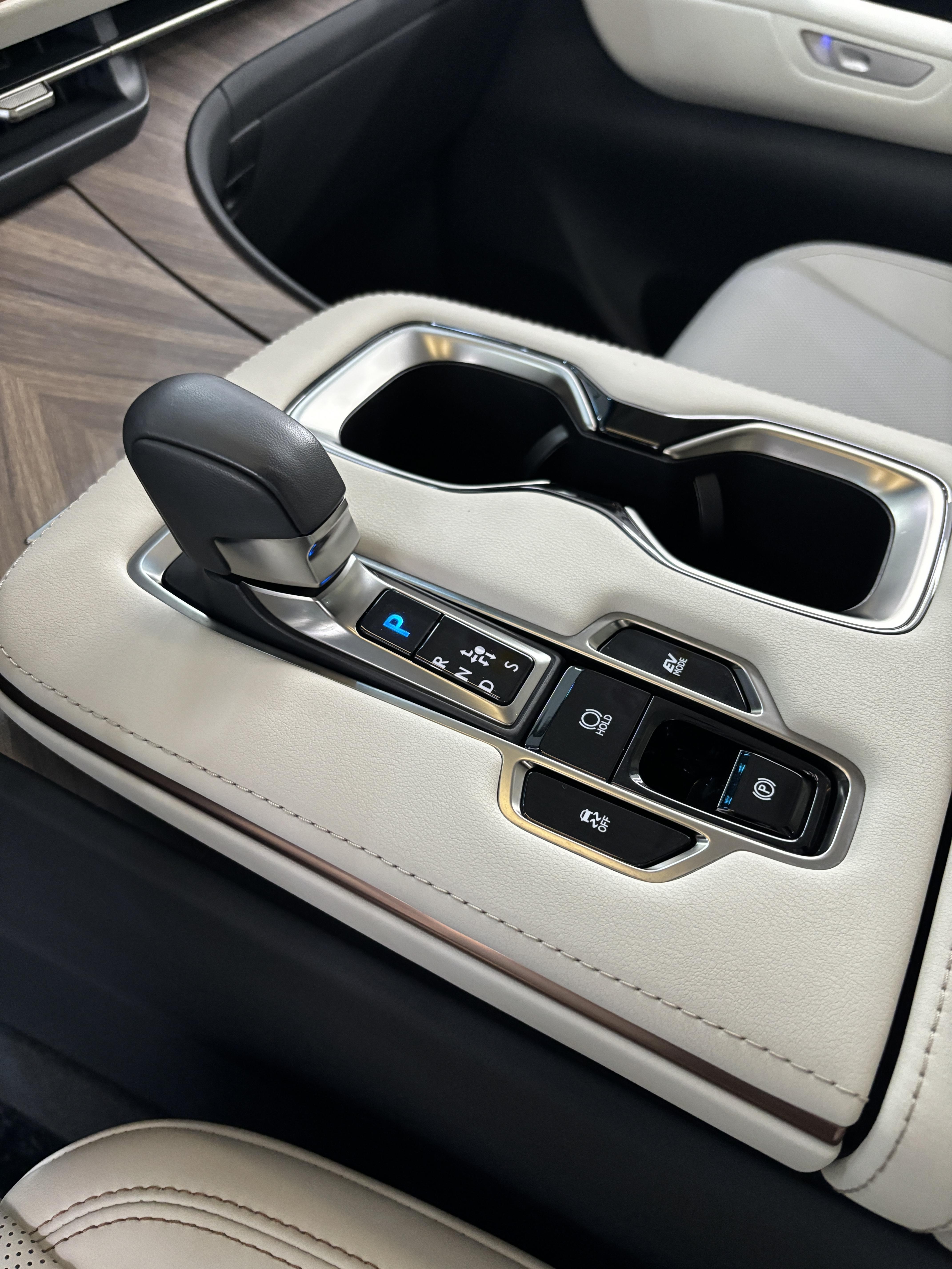 Lexus LM 2023 thumb 6