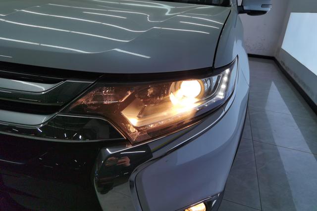 Mitsubishi Outlander 2018 thumb 3
