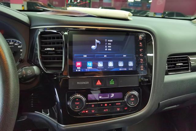 Mitsubishi Outlander 2018 thumb 11