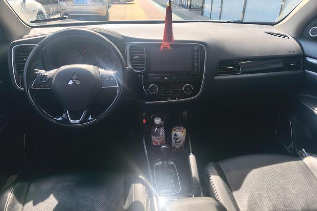Mitsubishi Outlander 2018 thumb 12
