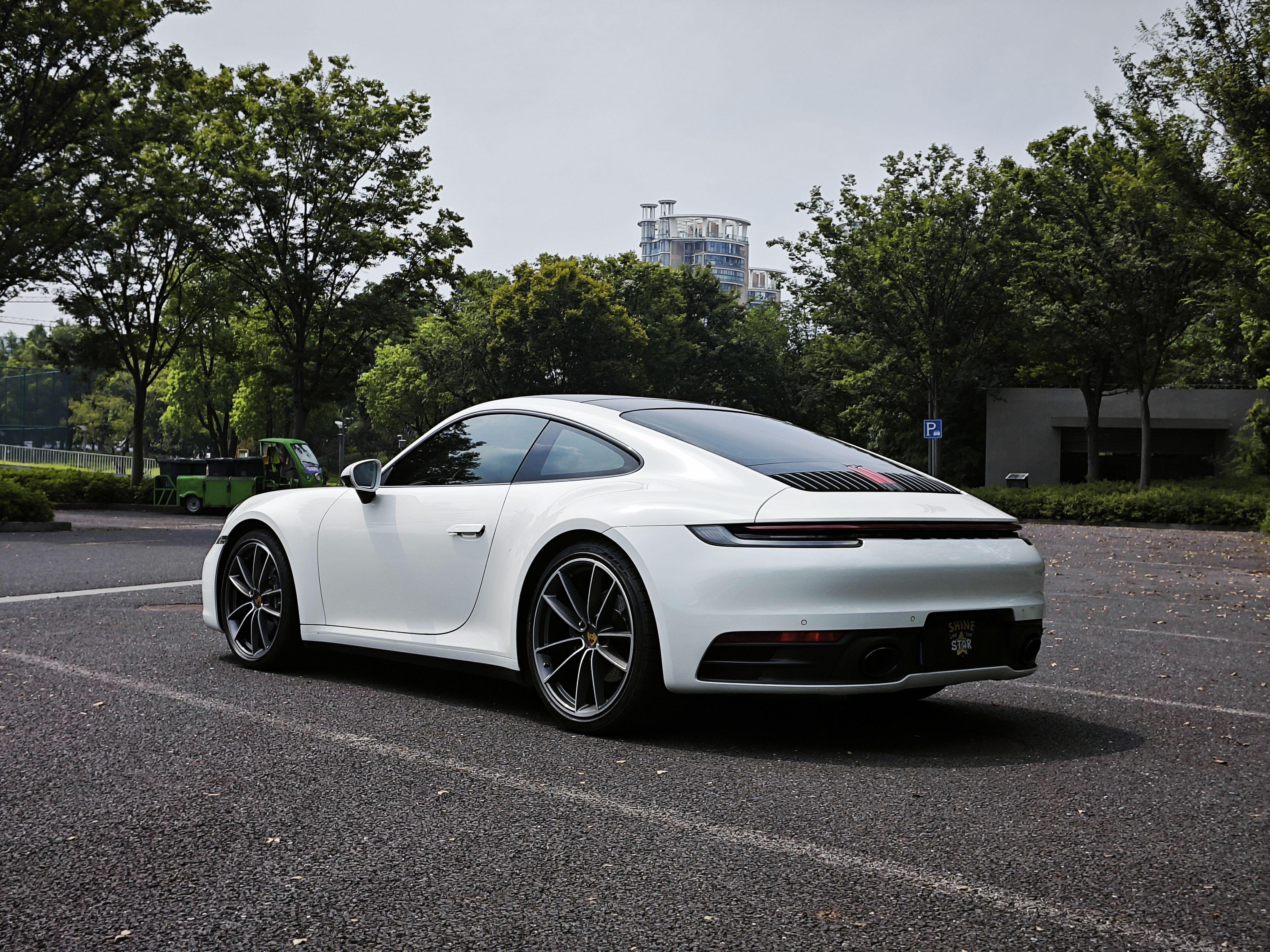 Porsche 911 2020 thumb 3