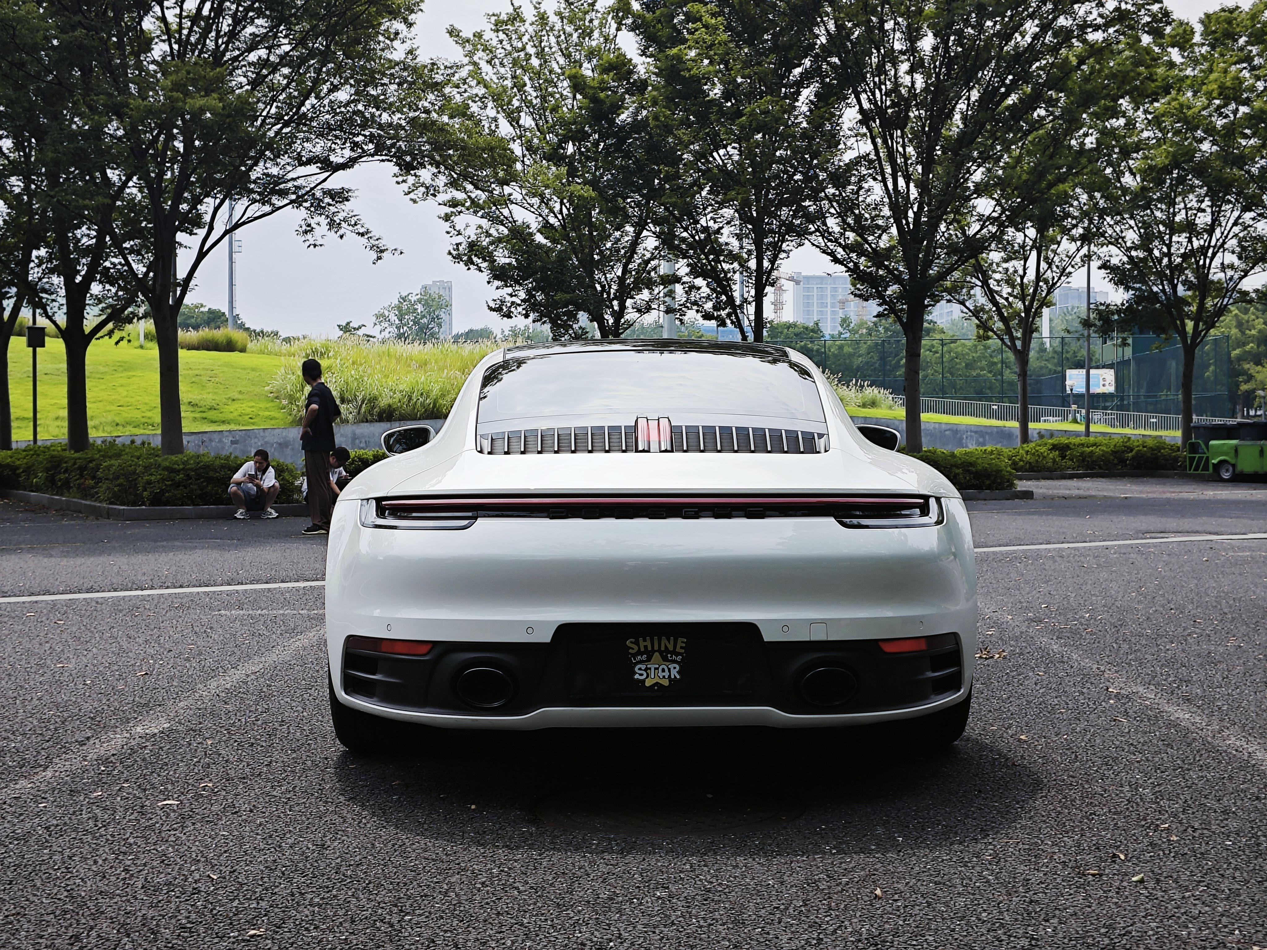 Porsche 911 2020 thumb 4