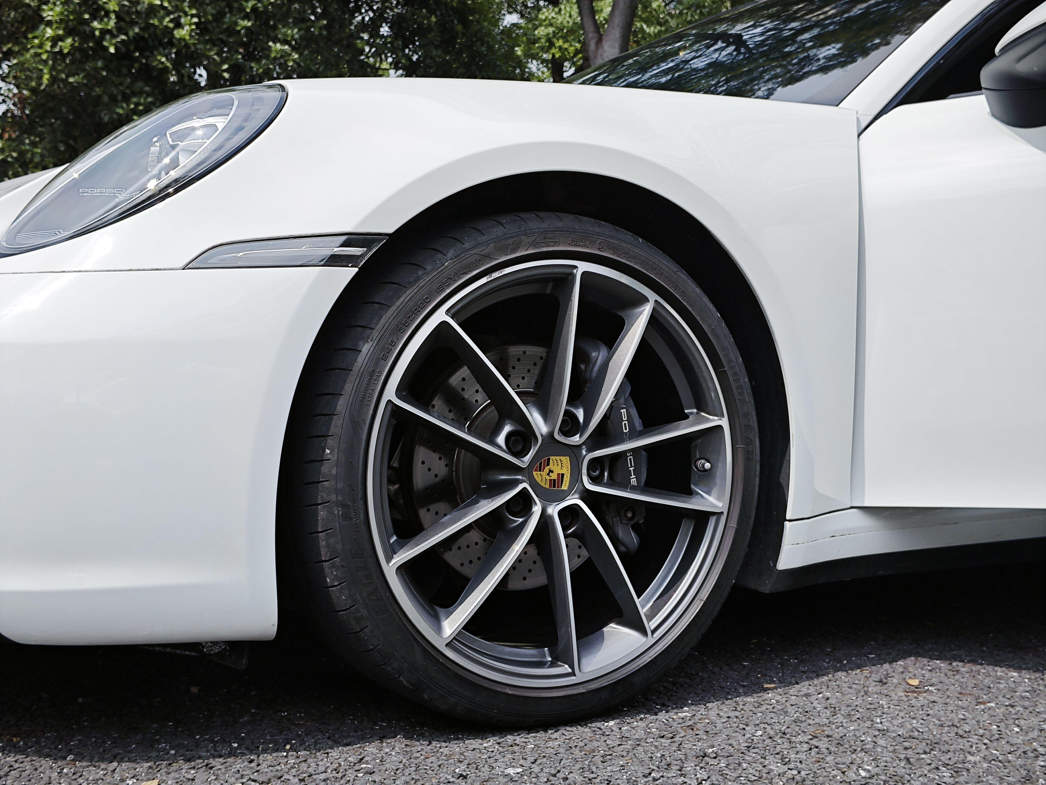 Porsche 911 2020 thumb 8