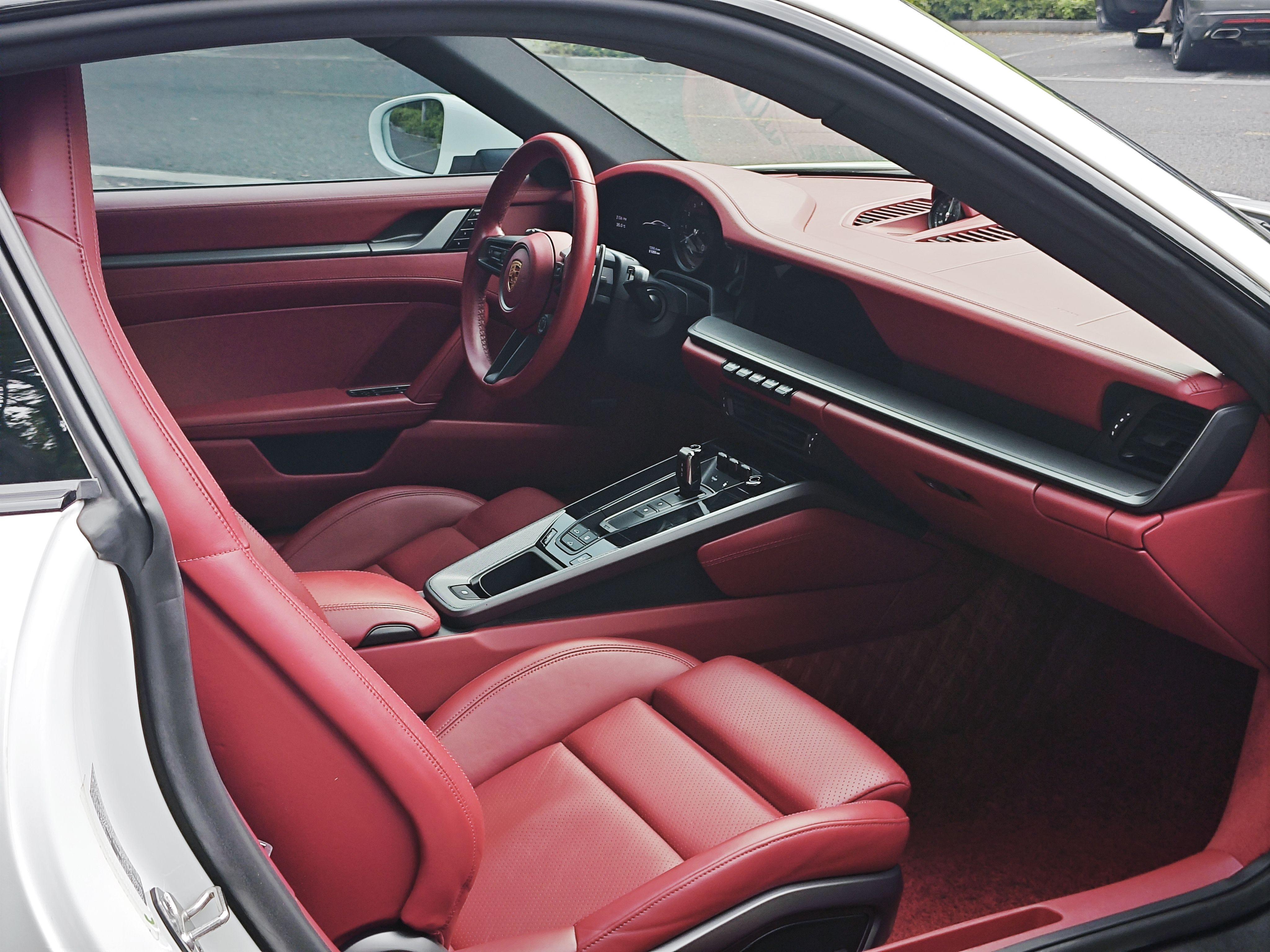 Porsche 911 2020 thumb 9
