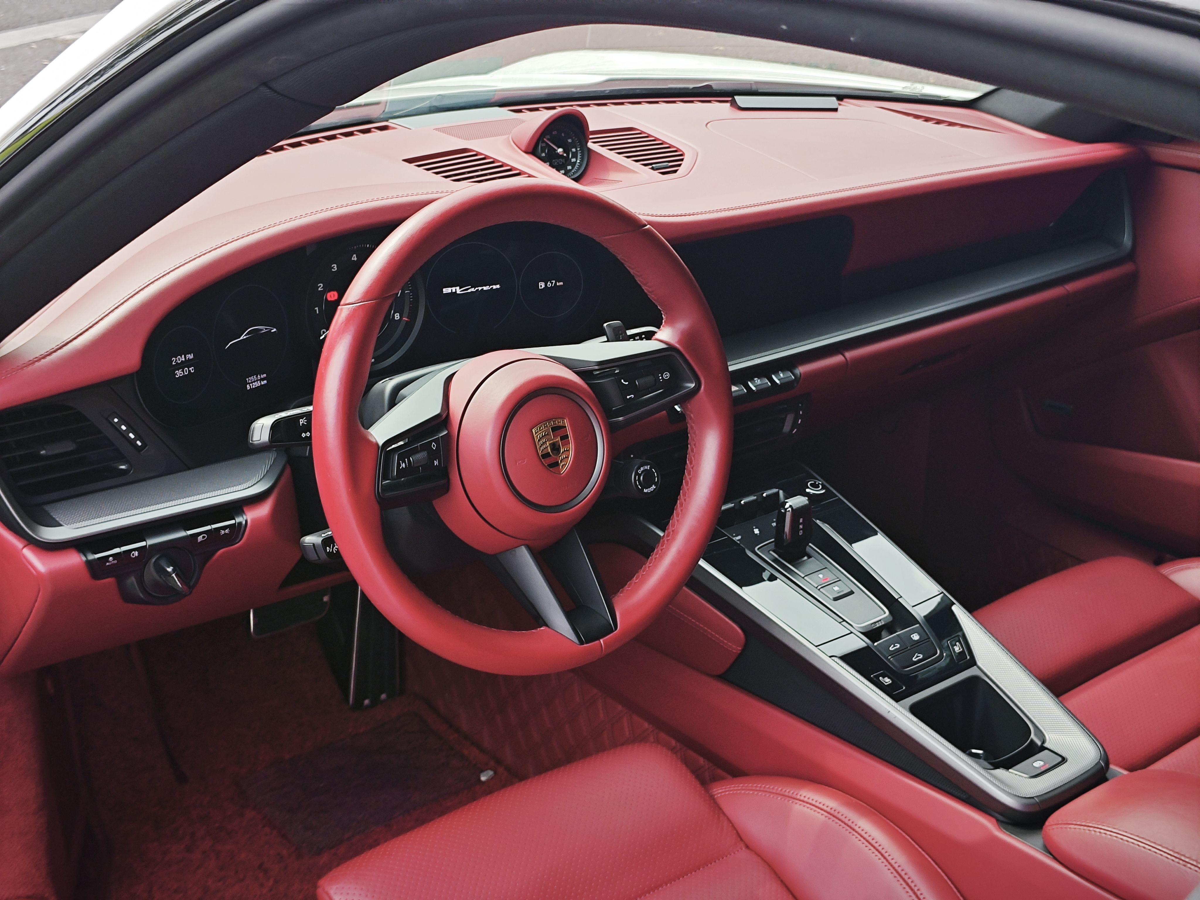 Porsche 911 2020 thumb 10