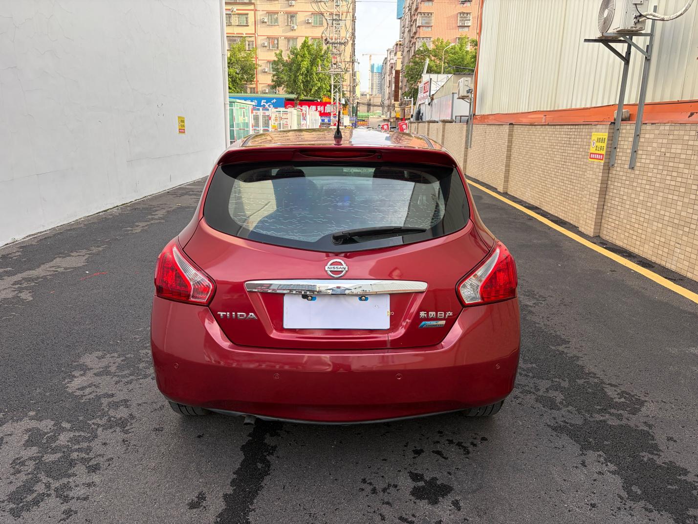 Nissan Tiida 2014 thumb 3