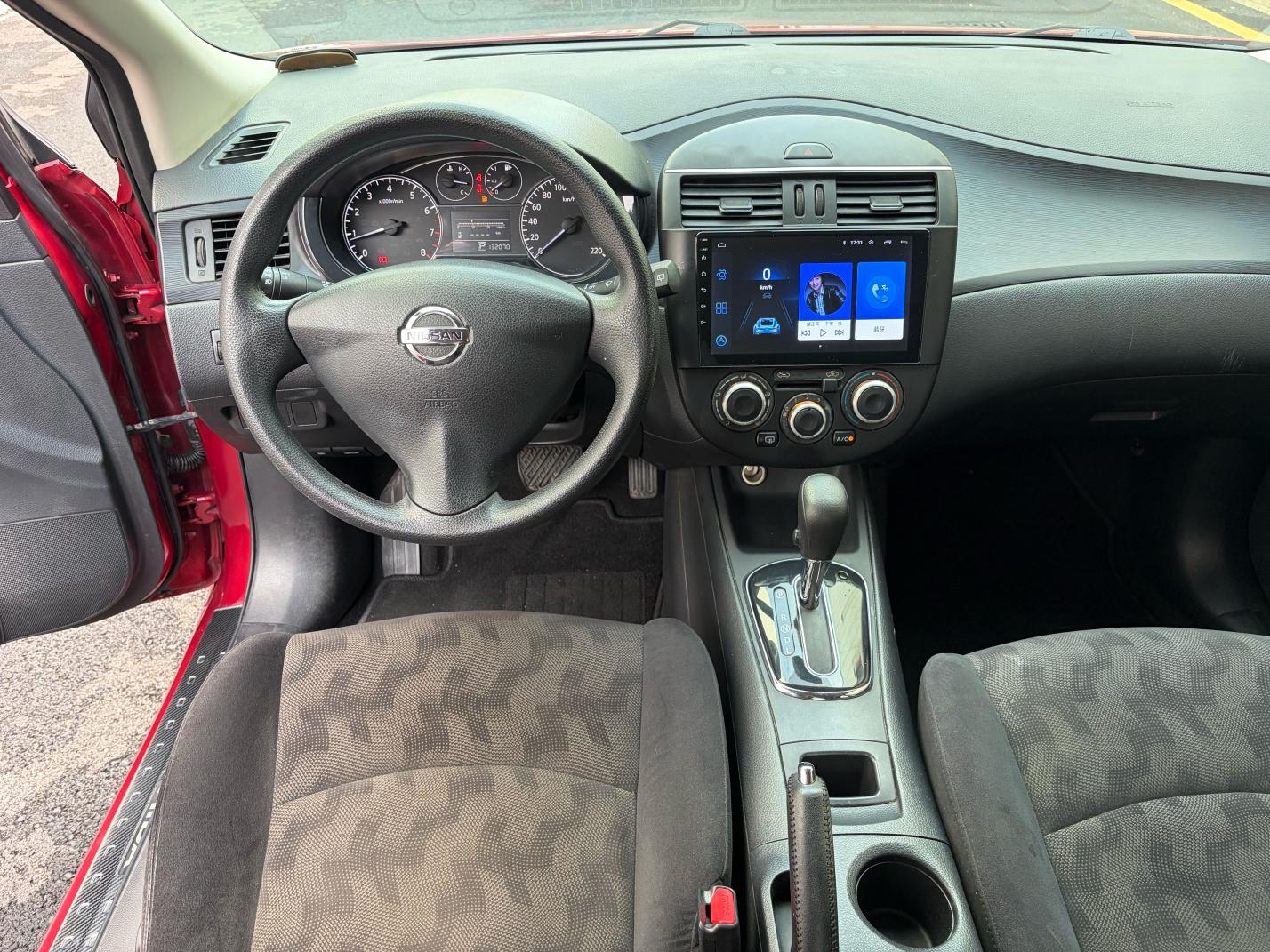 Nissan Tiida 2014 thumb 6