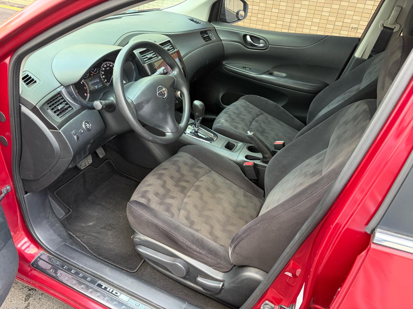 Nissan Tiida 2014 thumb 7
