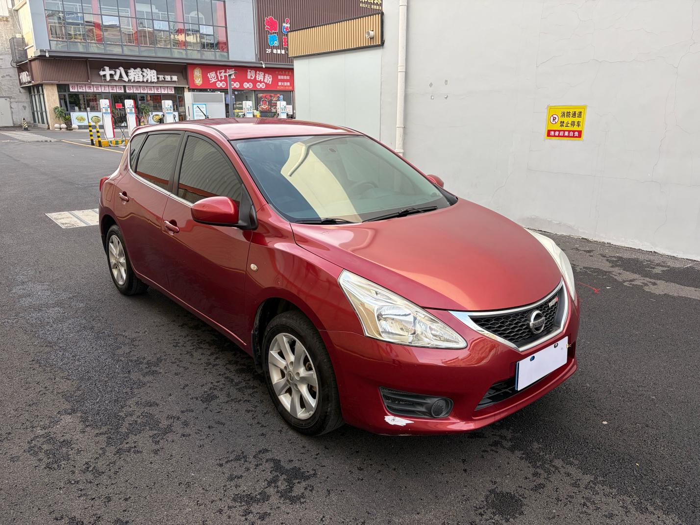 Nissan Tiida 2014 thumb 11