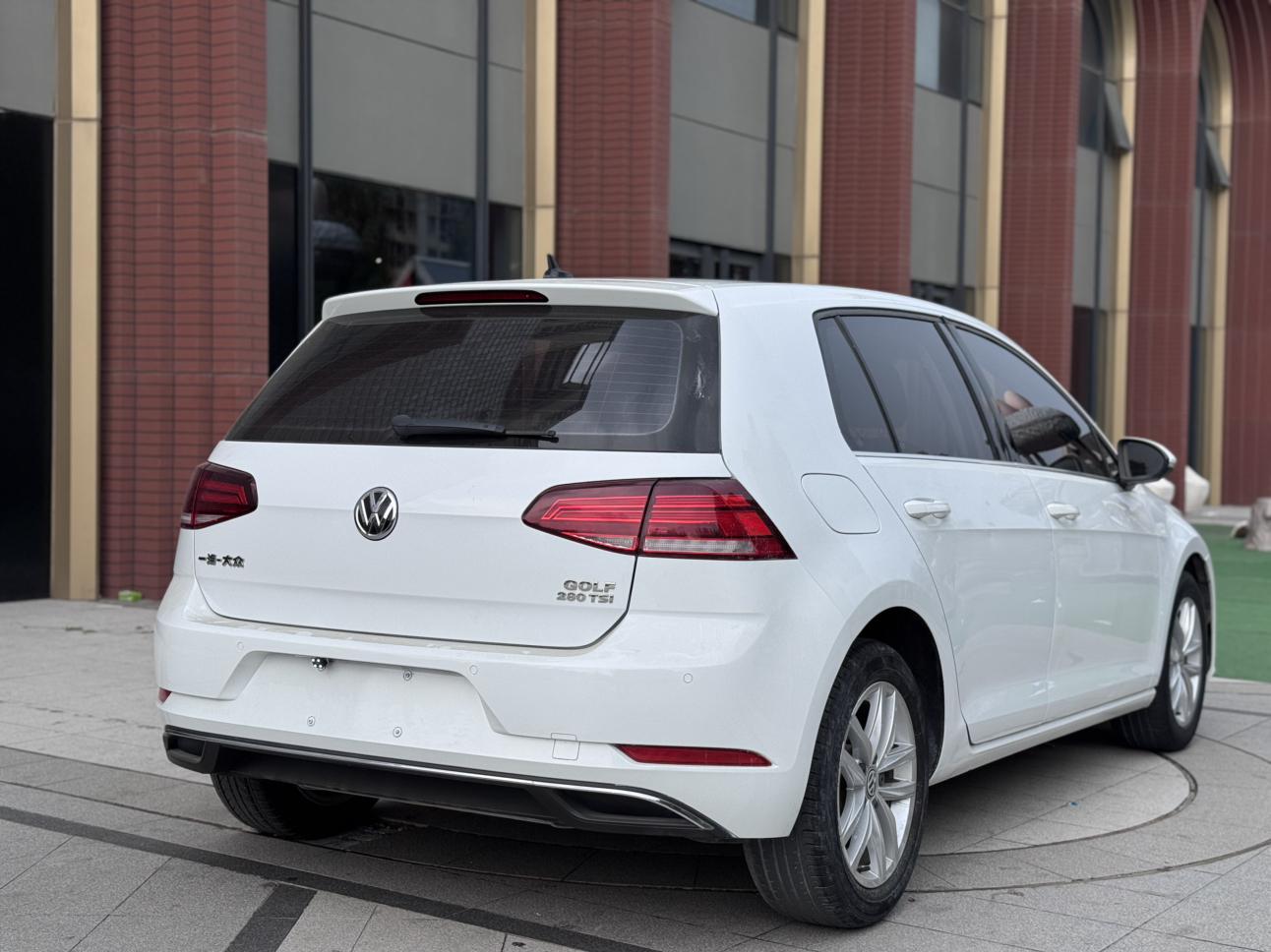 Volkswagen Golf Sportsvan 2019 thumb 4