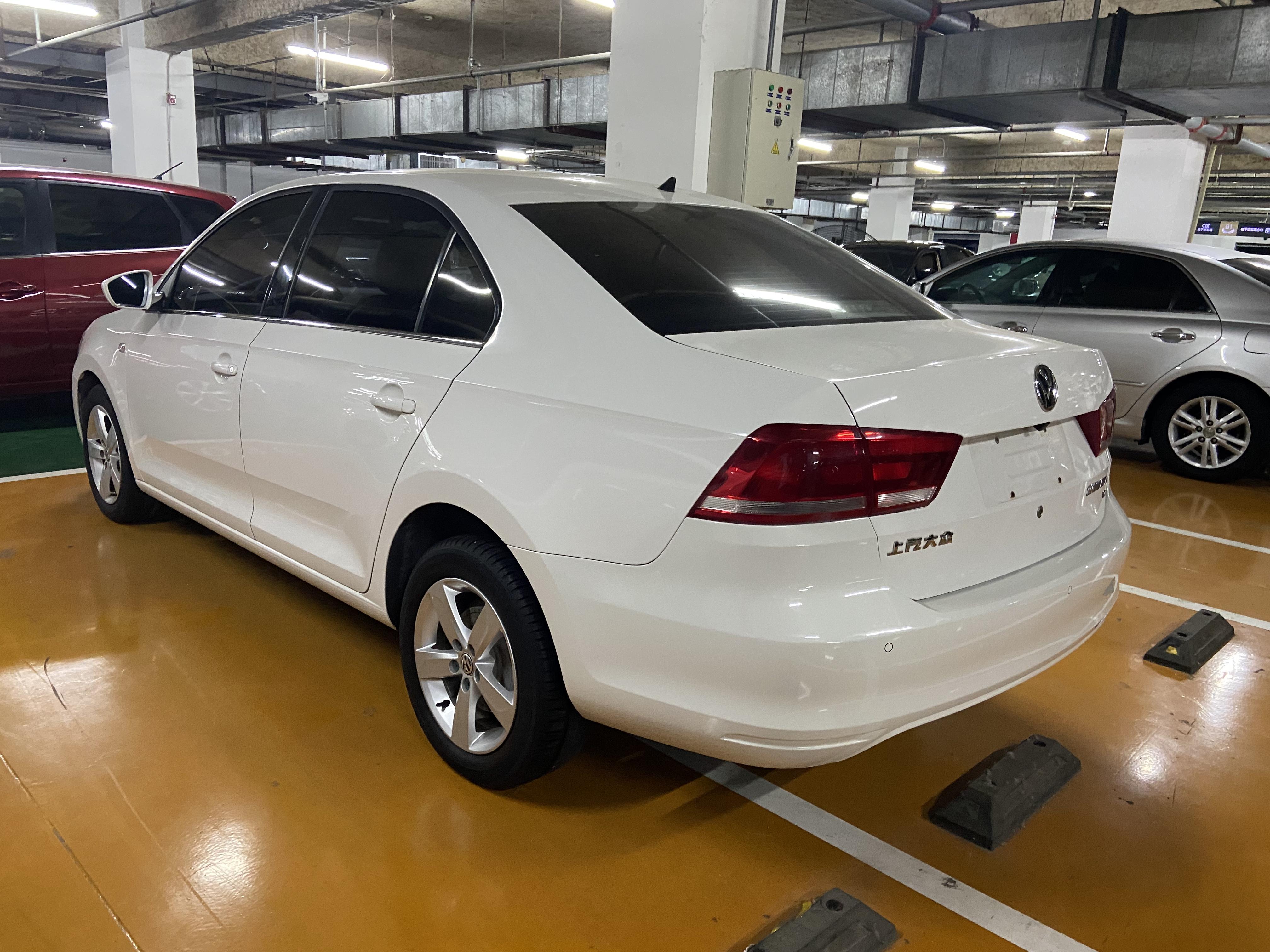 Volkswagen Santana 2015 thumb 2