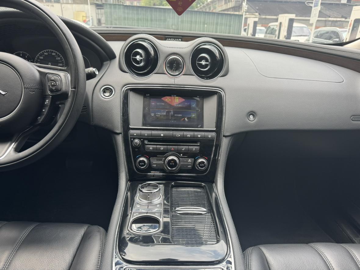 Jaguar XJ 2016 thumb 6