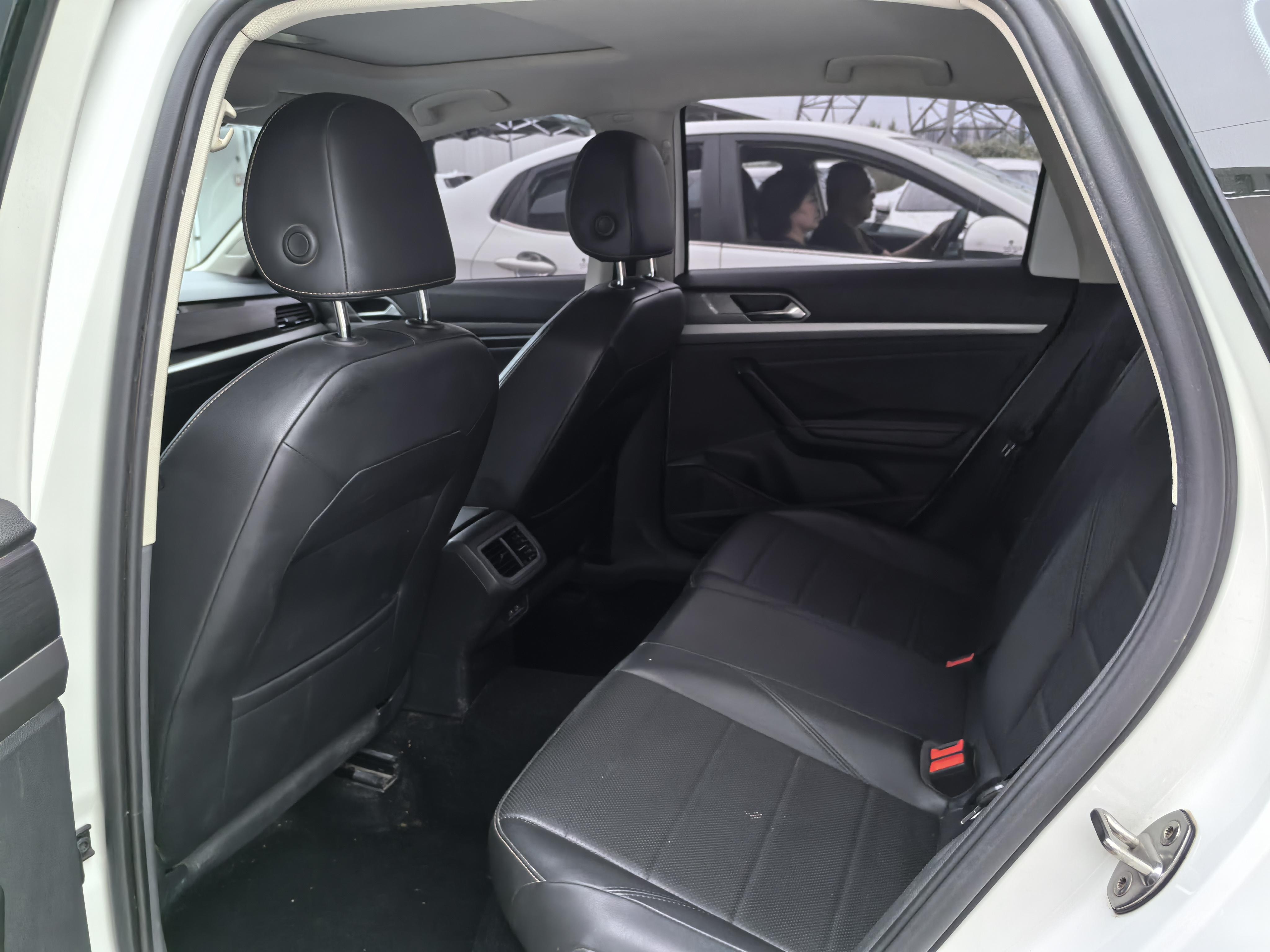 Volkswagen Lavida XR 2018 thumb 9
