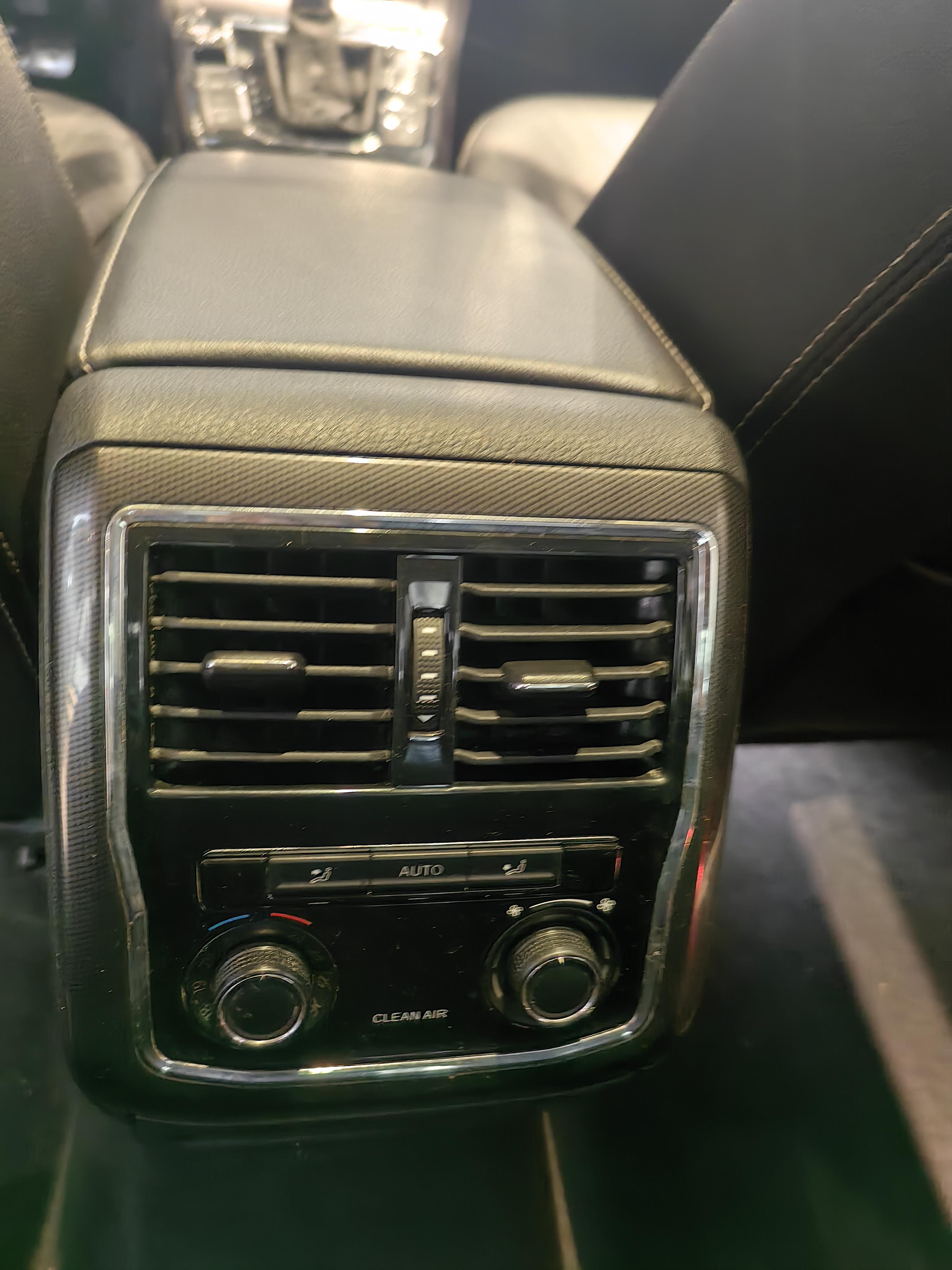 Volkswagen Passat (North America and China) 2017 thumb 3