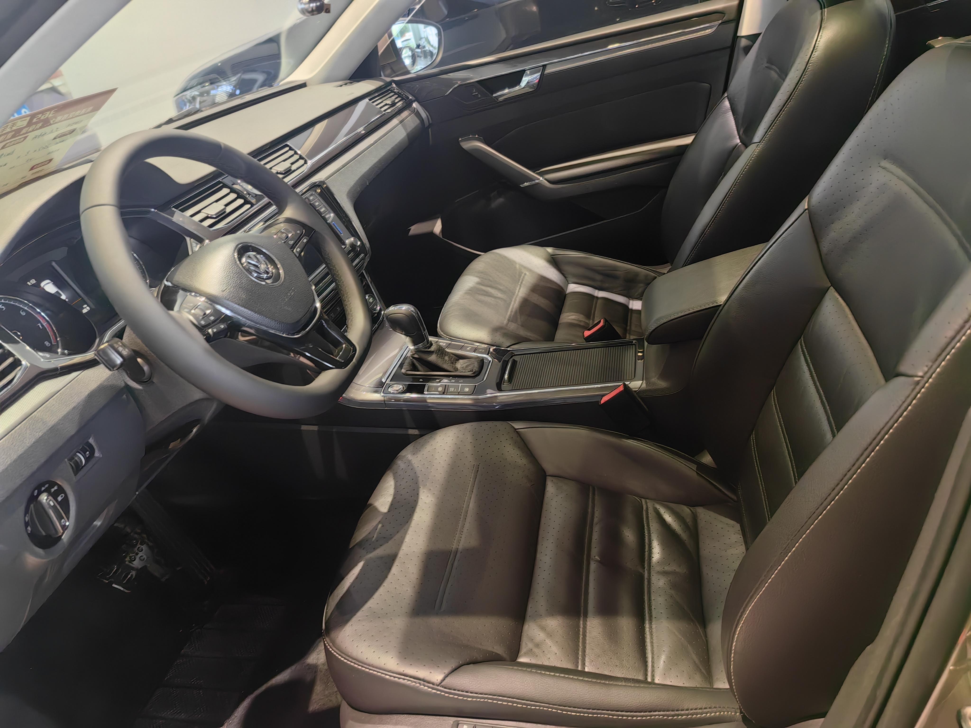 Volkswagen Passat (North America and China) 2017 thumb 7