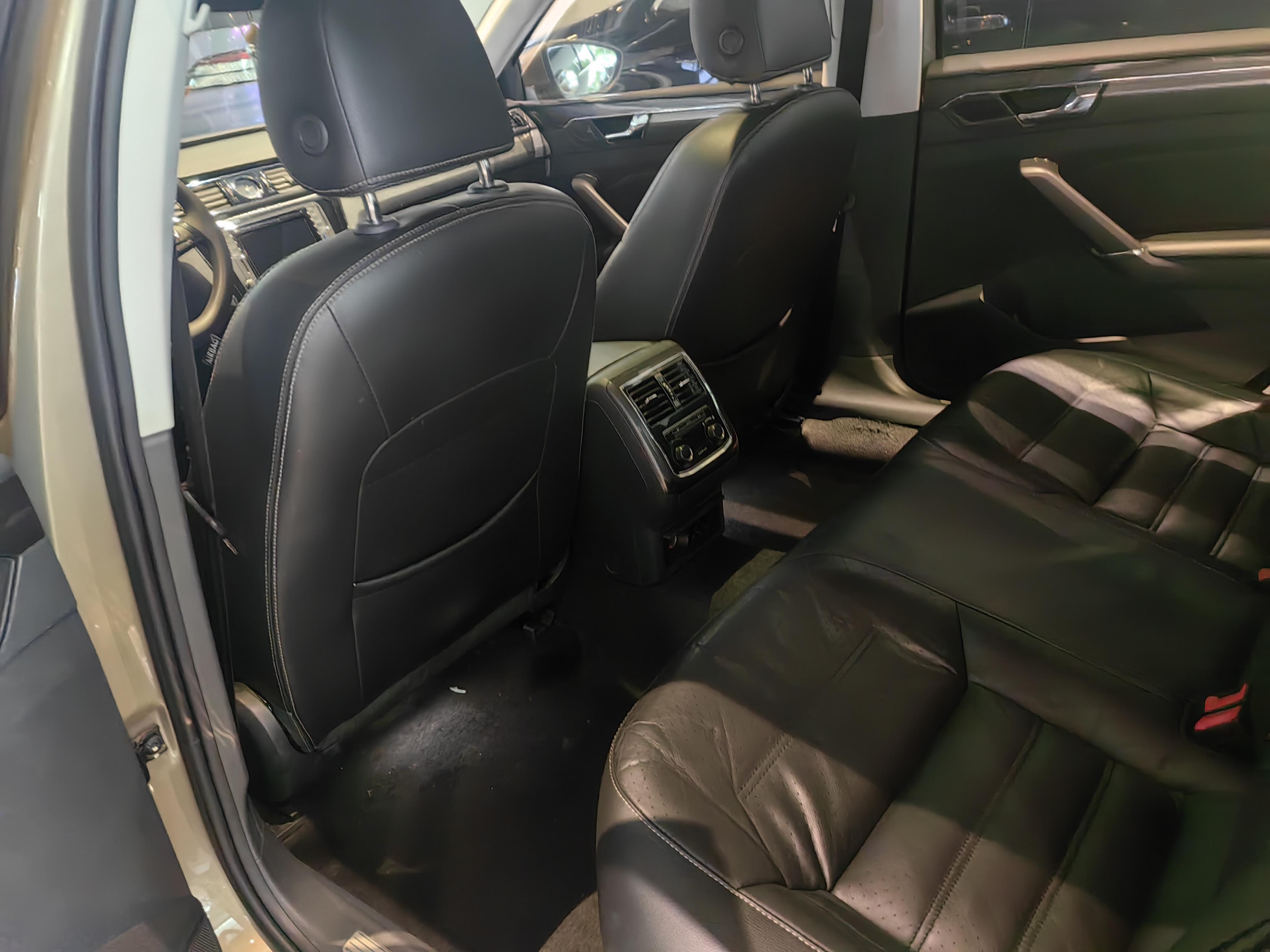 Volkswagen Passat (North America and China) 2017 thumb 8