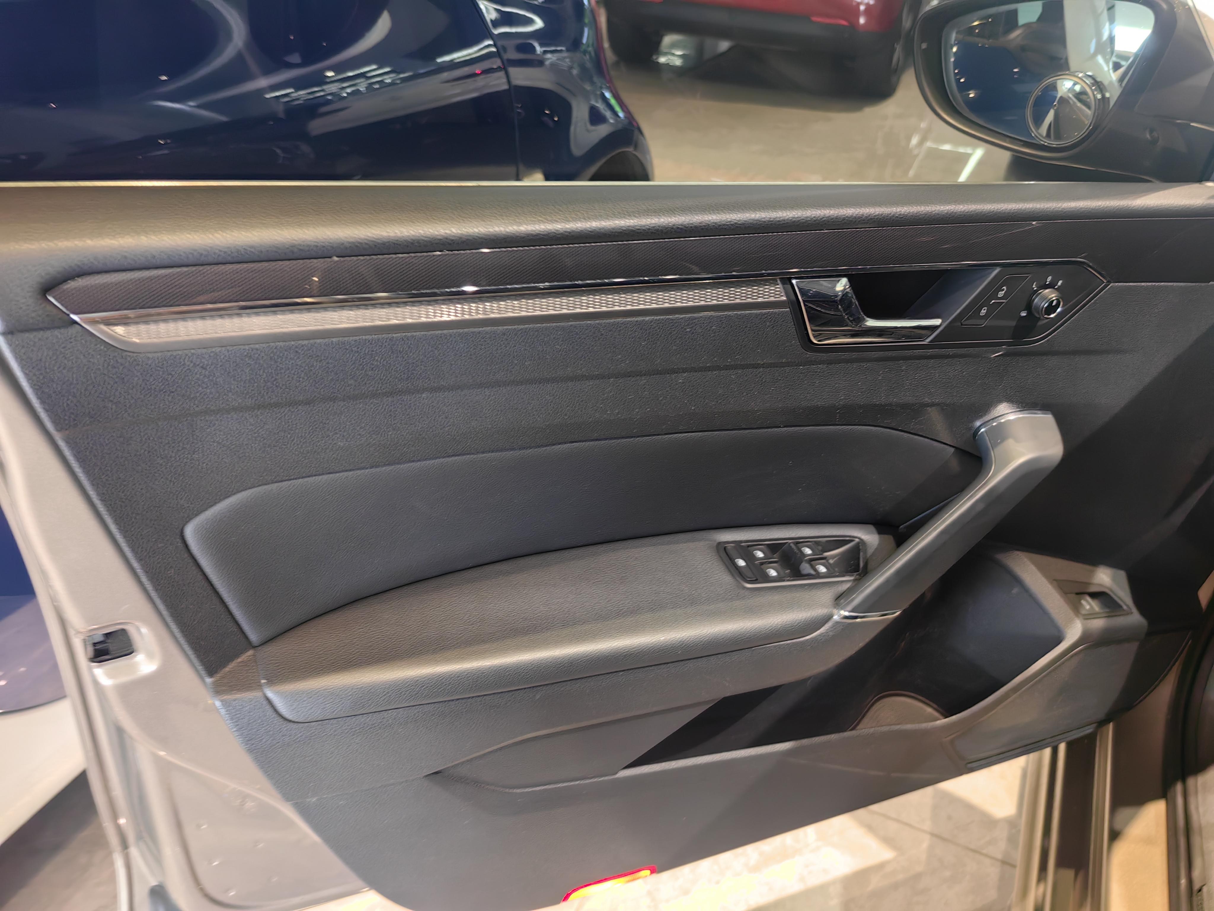 Volkswagen Passat (North America and China) 2017 thumb 10