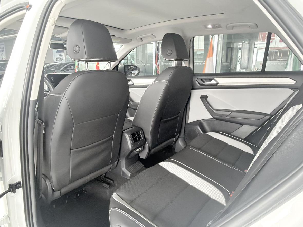 Volkswagen T-Roc 2023 thumb 11