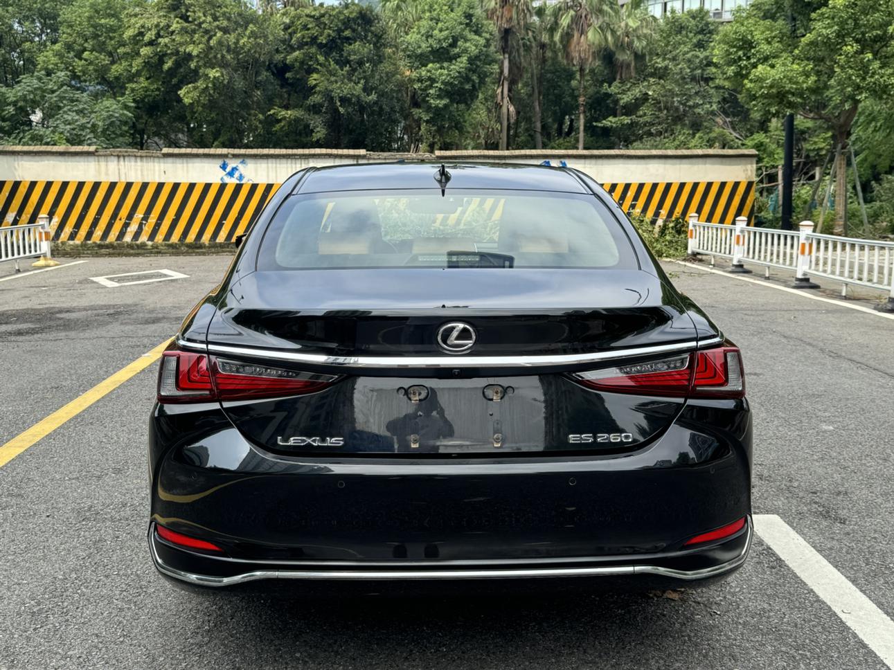 Lexus ES 2022 thumb 3