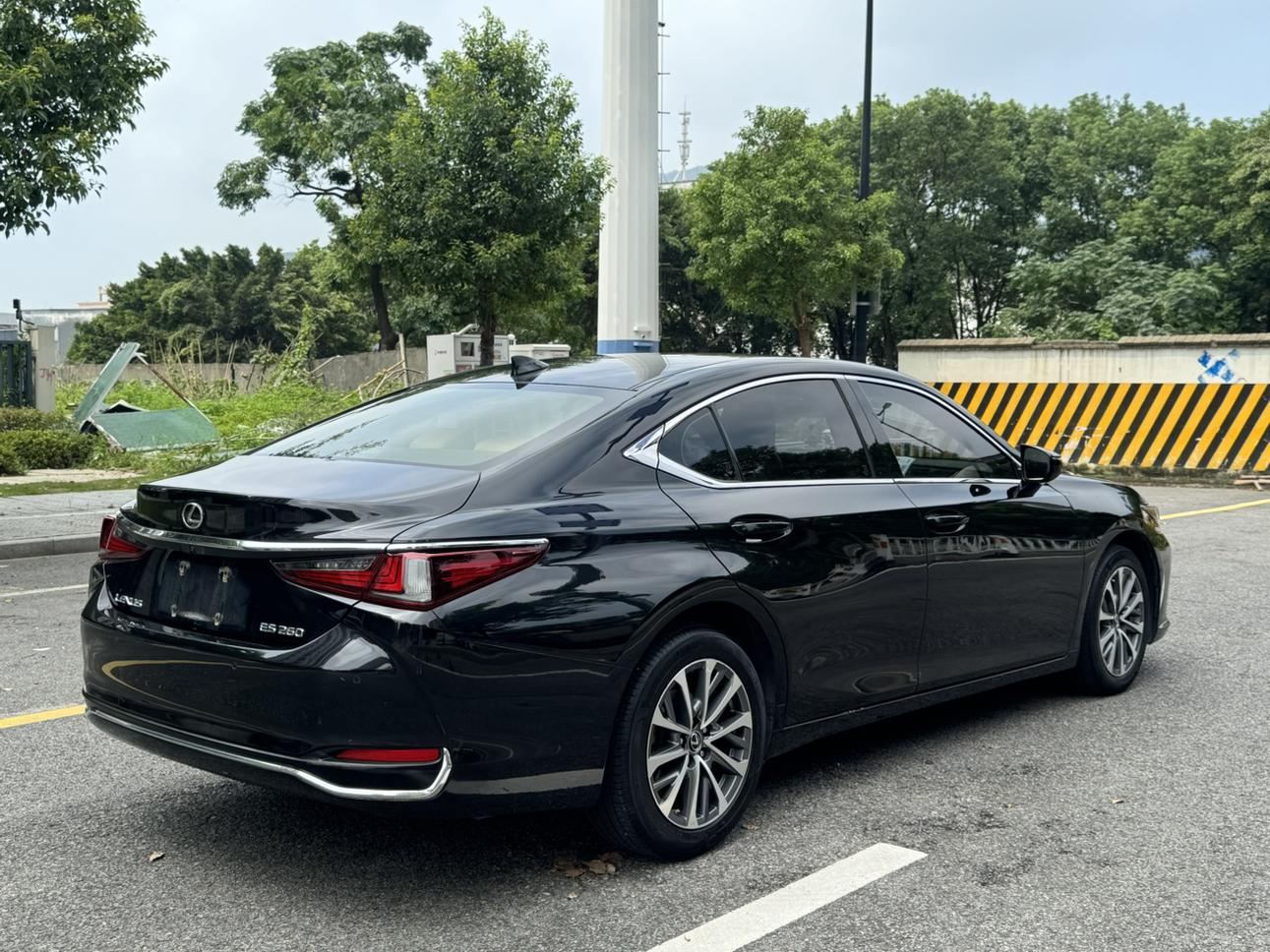 Lexus ES 2022 thumb 4