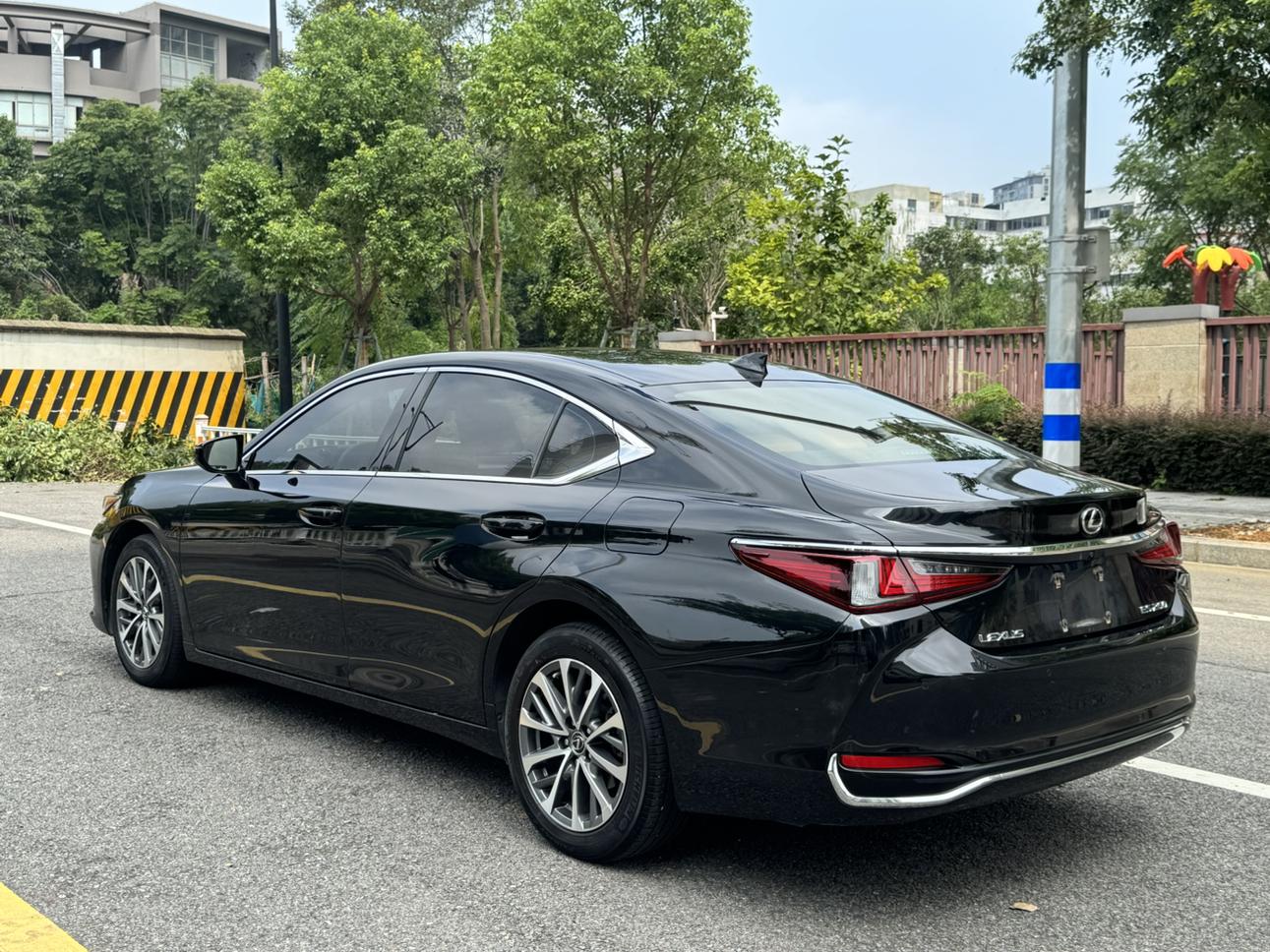 Lexus ES 2022 thumb 12