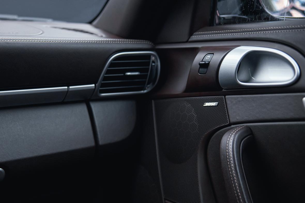 Porsche 911 2010 thumb 10