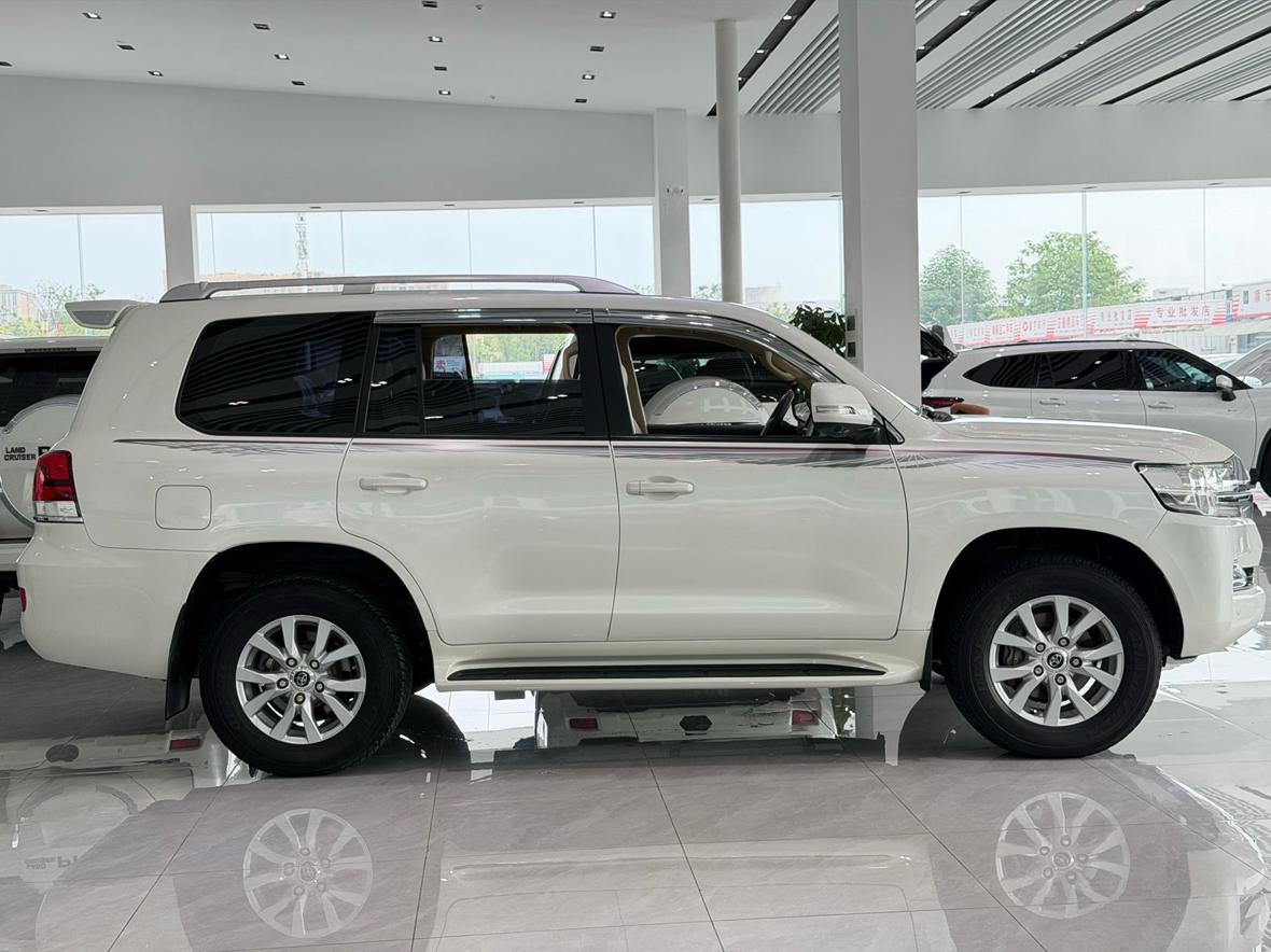 Toyota Land Cruiser 2017 thumb 5
