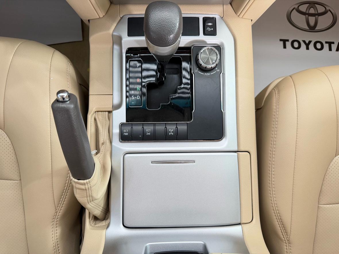Toyota Land Cruiser 2017 thumb 9