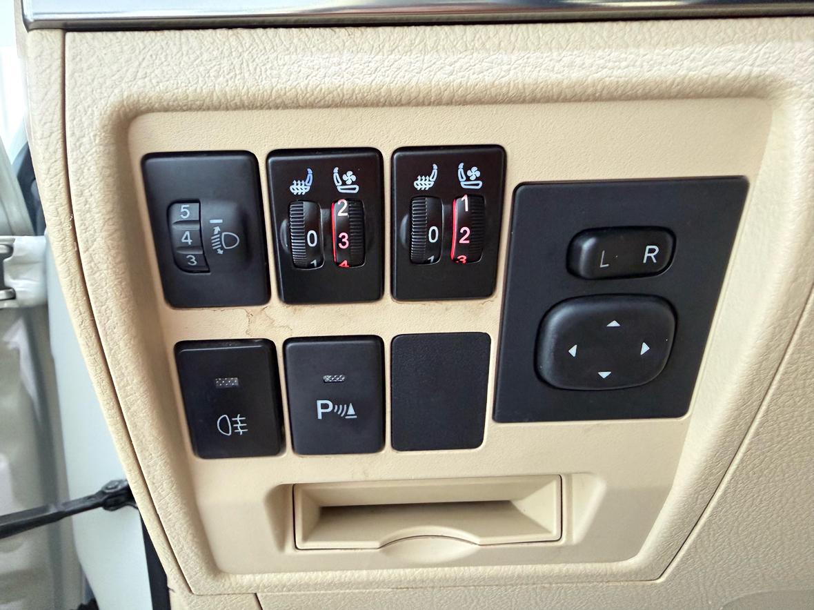Toyota Land Cruiser 2017 thumb 12