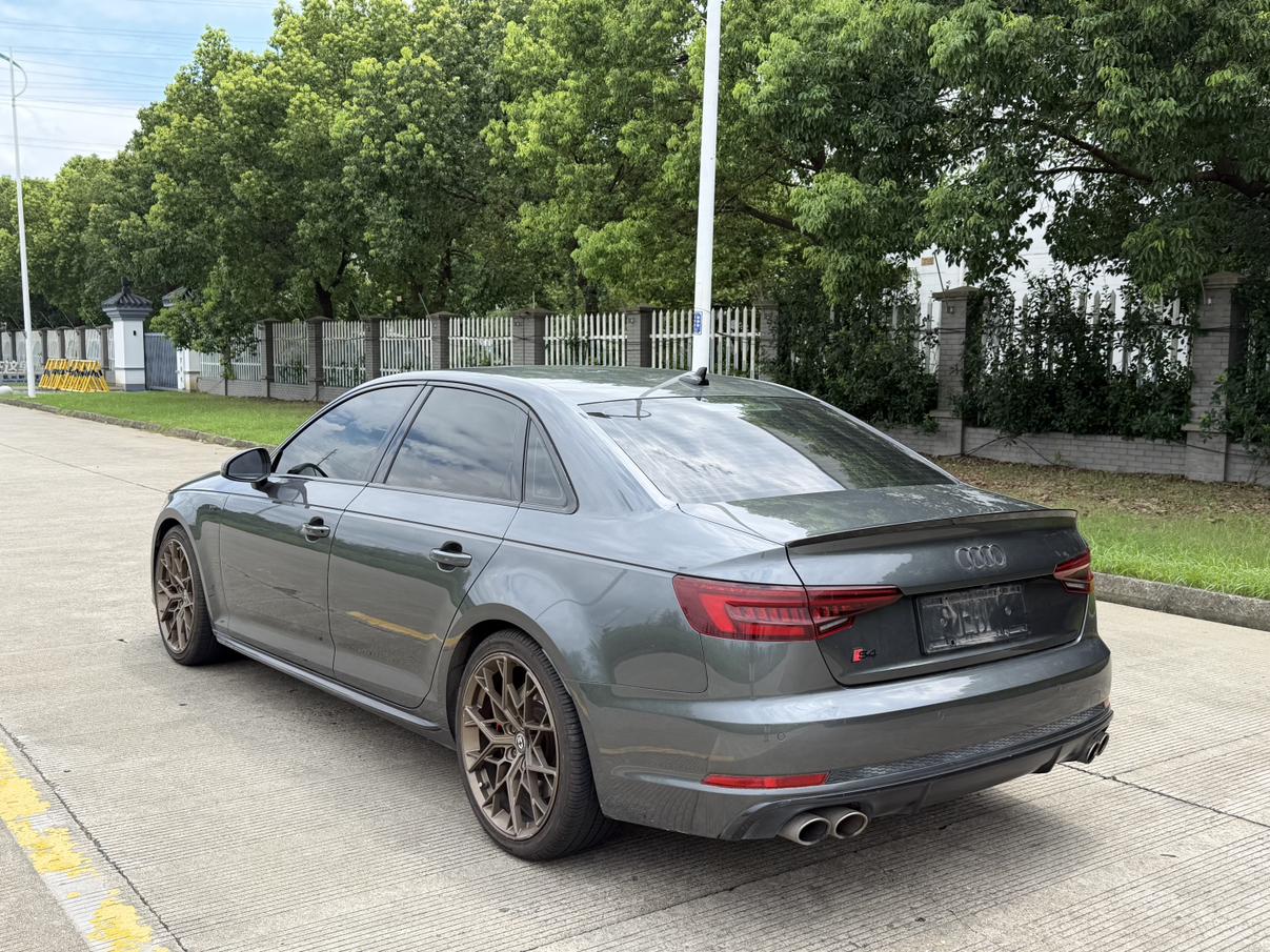 Audi S4 2018 thumb 3