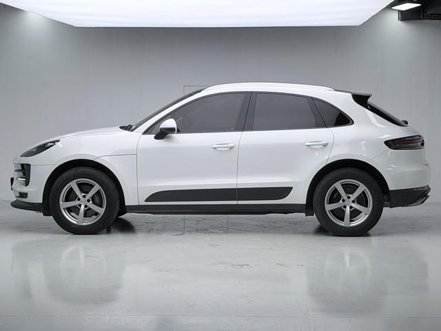 Porsche Macan 2020 thumb 2
