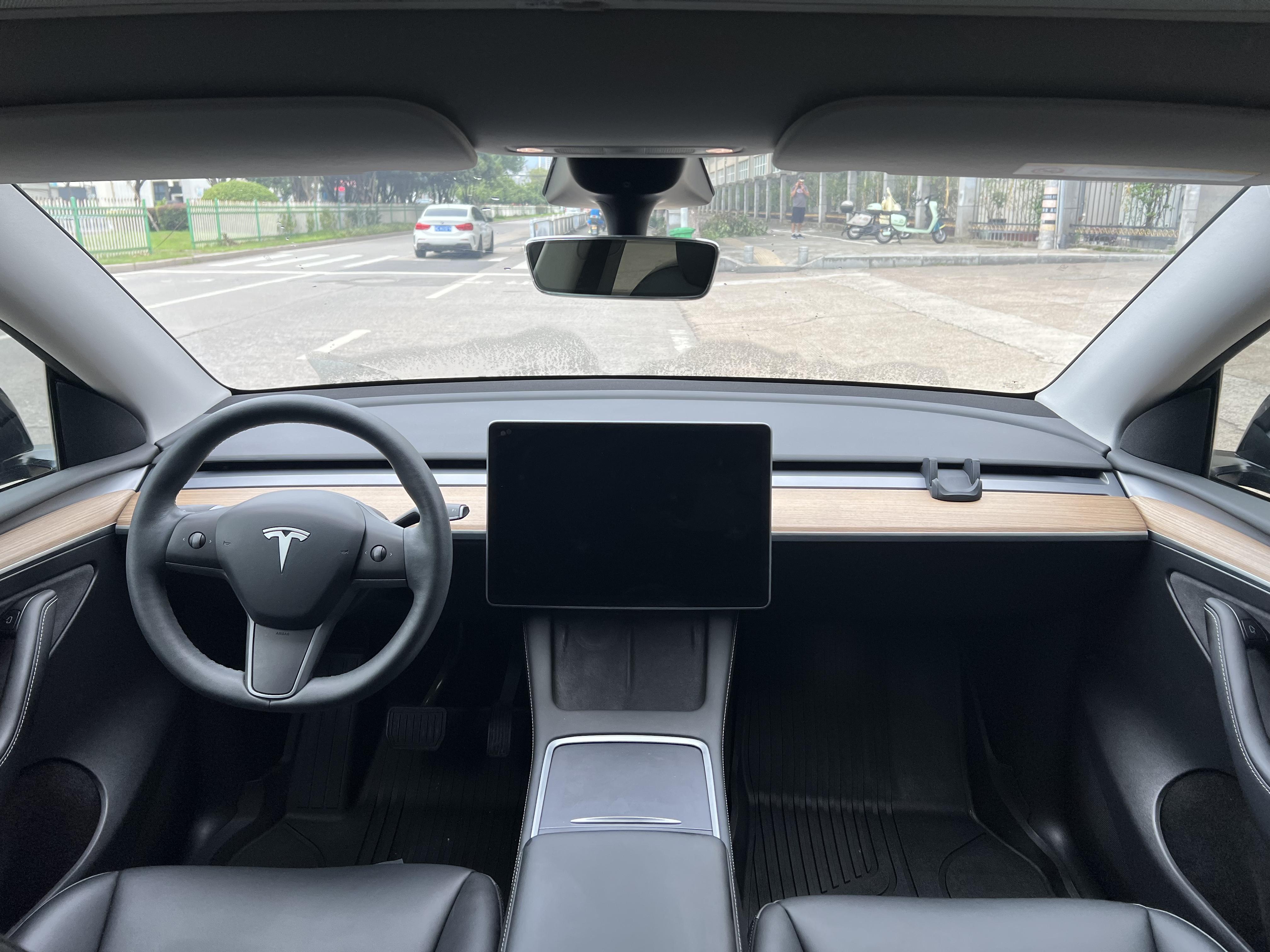 Tesla Model Y 2022 thumb 5