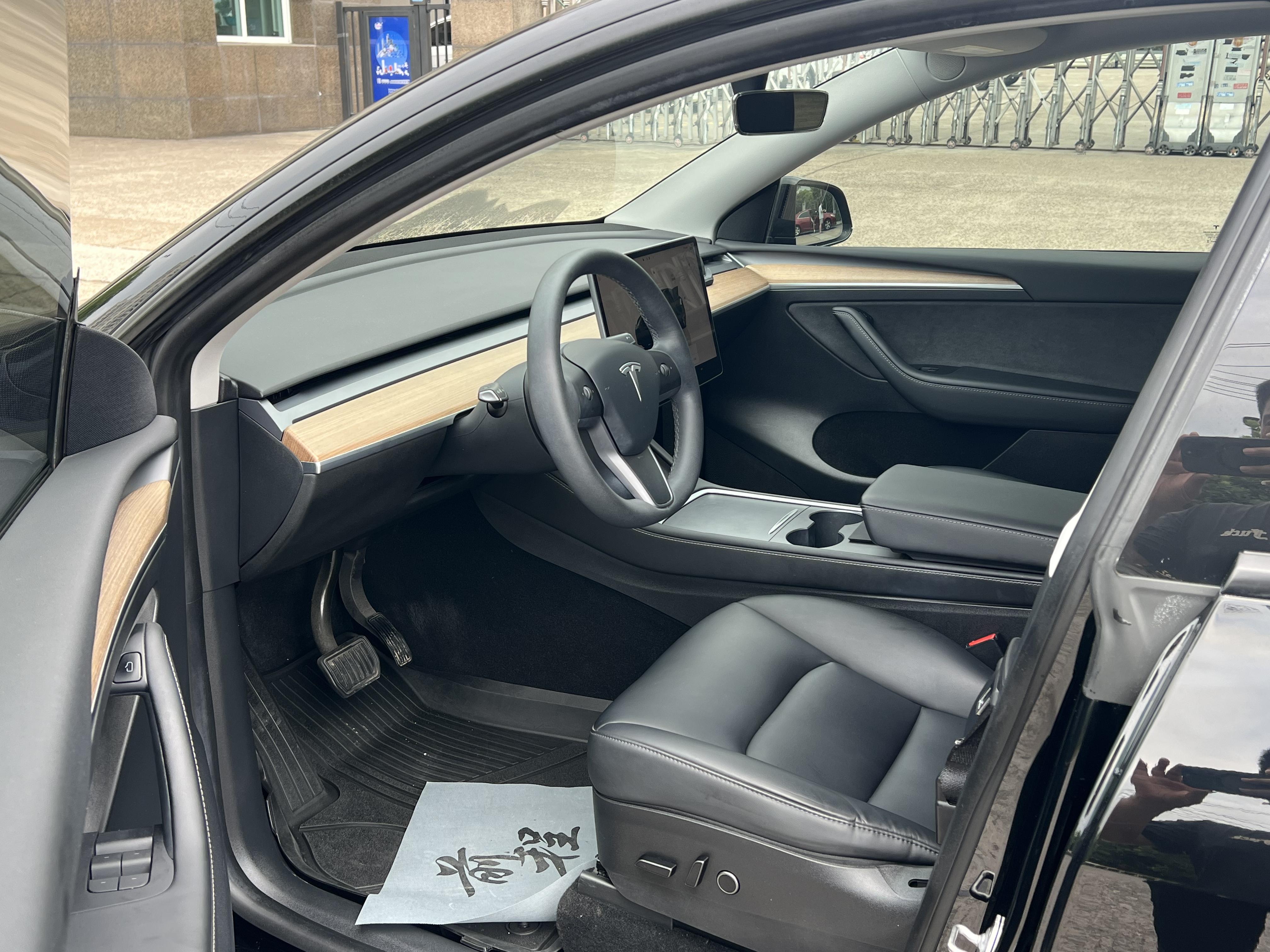 Tesla Model Y 2022 thumb 7