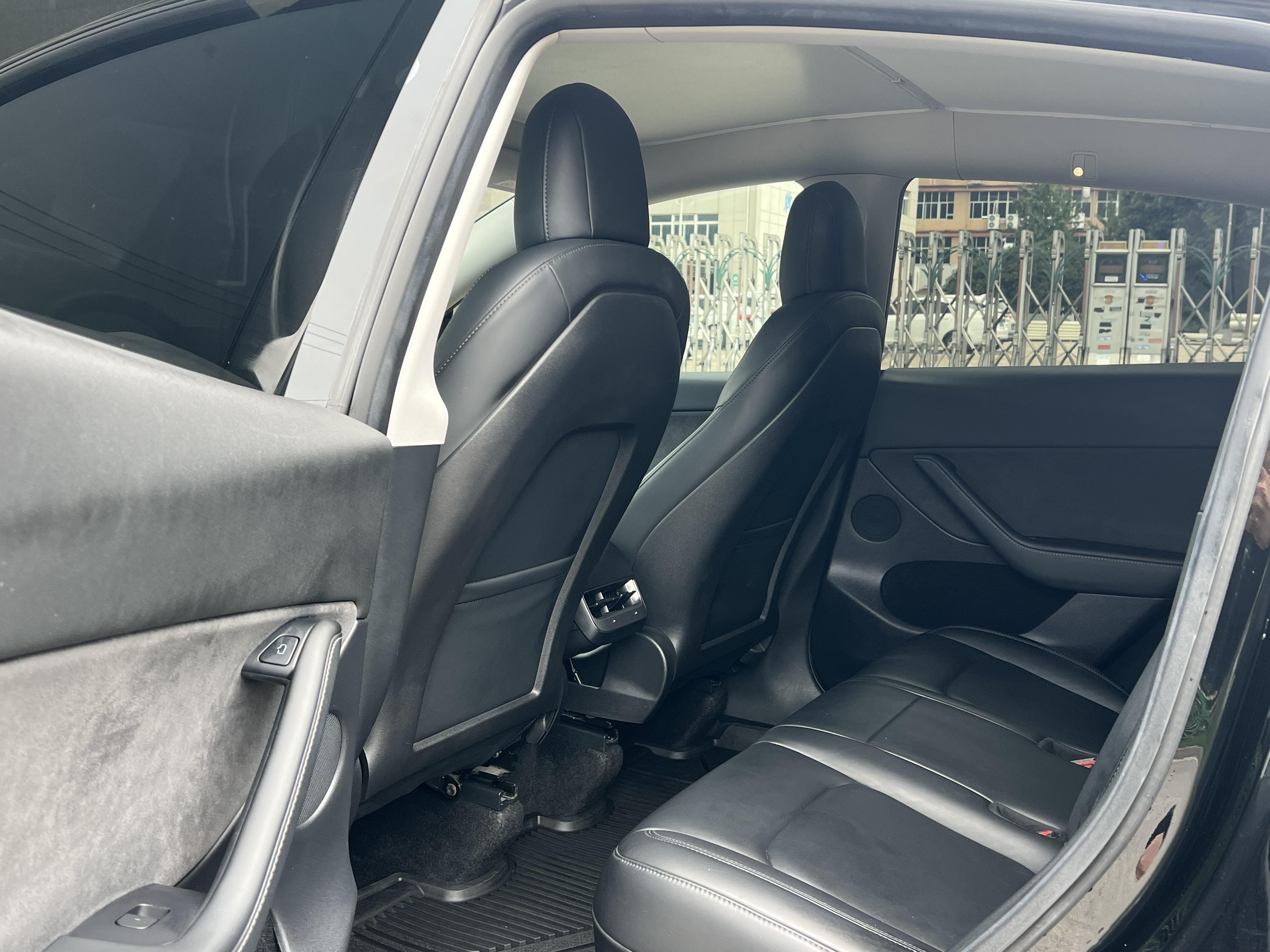 Tesla Model Y 2022 thumb 8