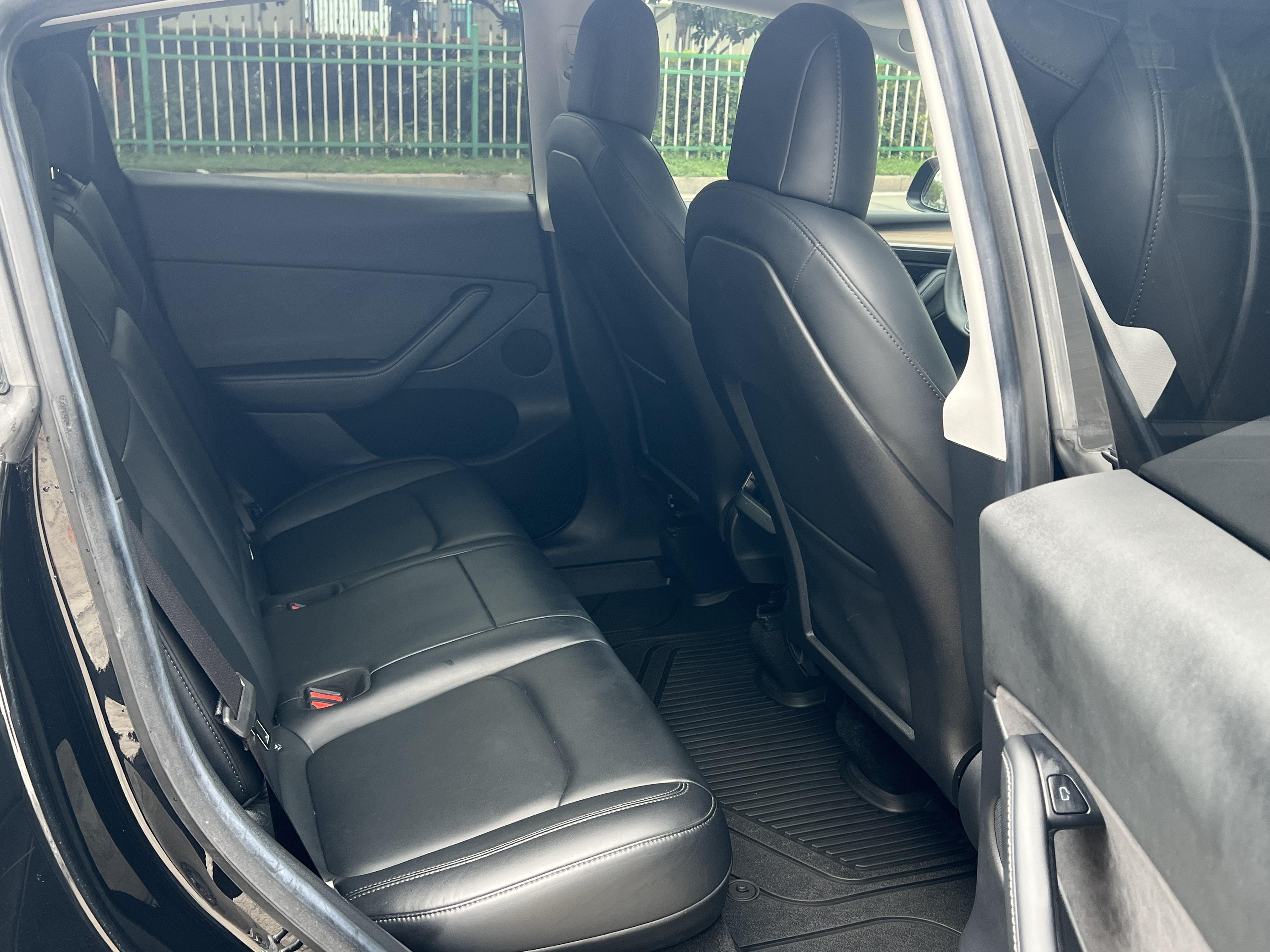 Tesla Model Y 2022 thumb 9